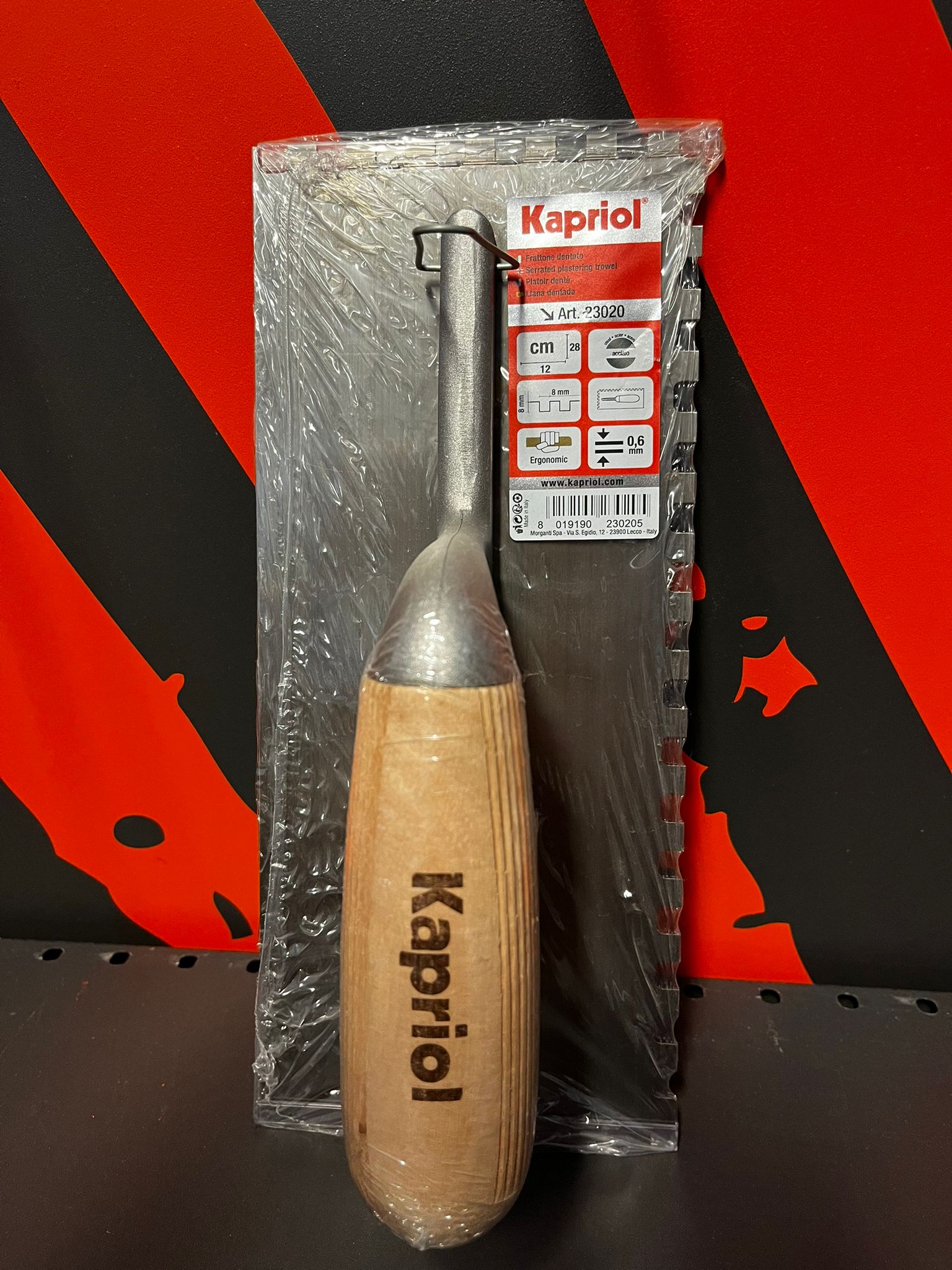 KAPRIOL GLADILICA INOX NAZUBLJENA 12X28/8 DRVENA DRŠKA
