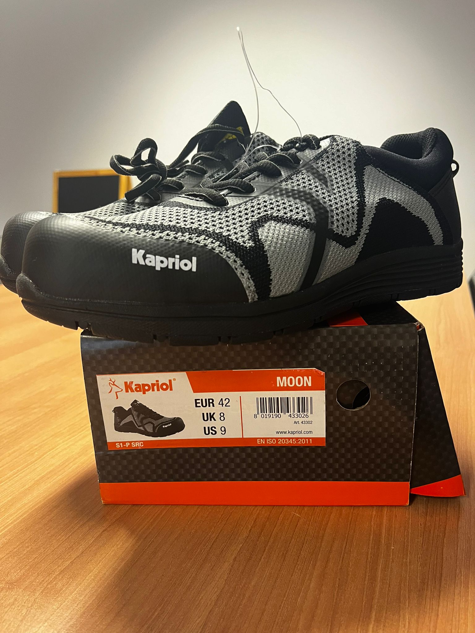 KAPRIOL ZAŠTITNA CIPELA NISKA "MOON" S KAPICOM S1-P SRC BR. 42